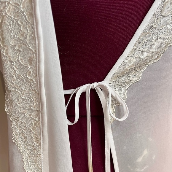 La Vie en Rose Chiffon Kimono Length Robe with Floral Lace Collar & Cap Sleeves - Picture 5 of 13